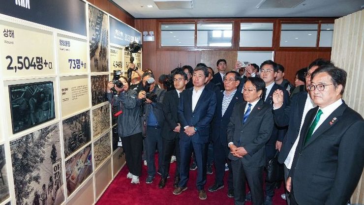 우원식 의장·강기정 광주광역시장, 복원 옛 전남도청 방문