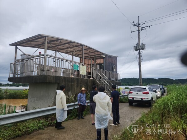 광주 남구 대지동 피해 농경지에서 관계자들 모습 광주 남구 대지동 피해 농경지에서 관계자들 모습